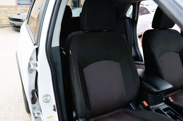 Vehicle image 27 of 35