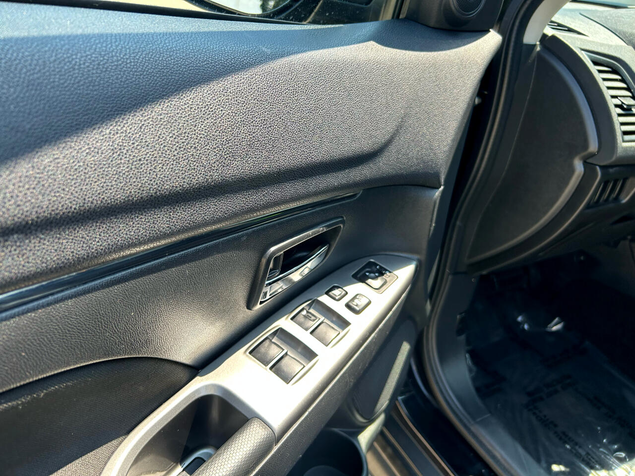 Vehicle image 14 of 16