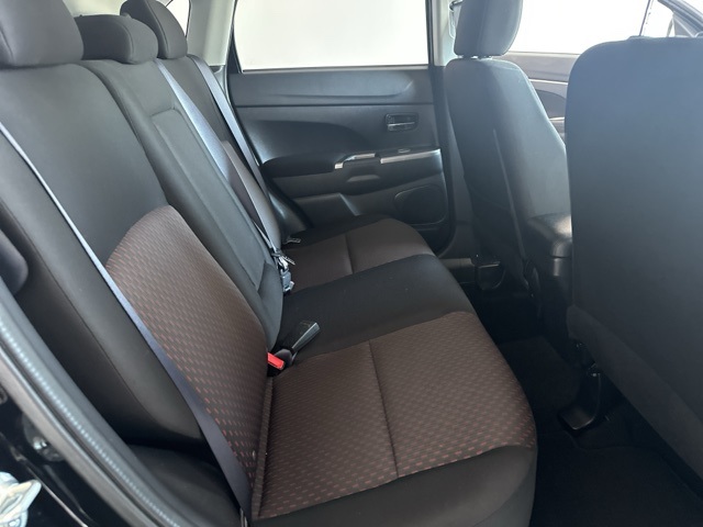 Vehicle image 13 of 32