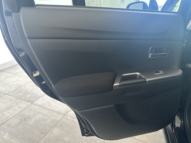 Vehicle image 24 of 32