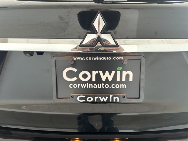 Vehicle image 28 of 32
