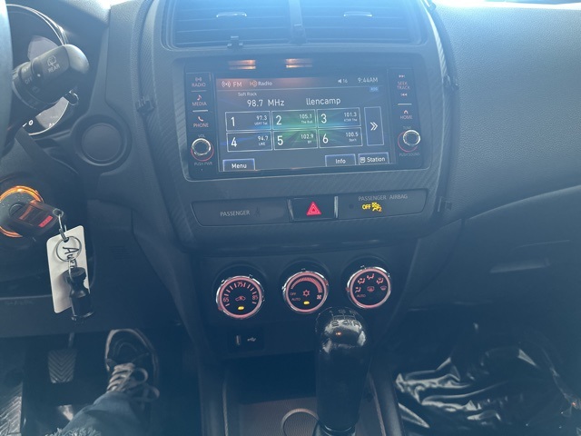 Vehicle image 21 of 32