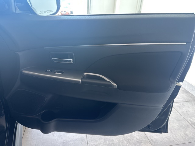 Vehicle image 25 of 32