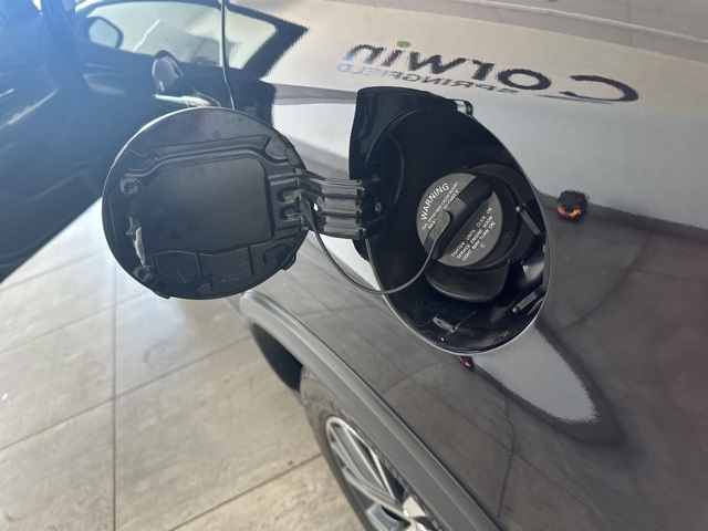 Vehicle image 27 of 32