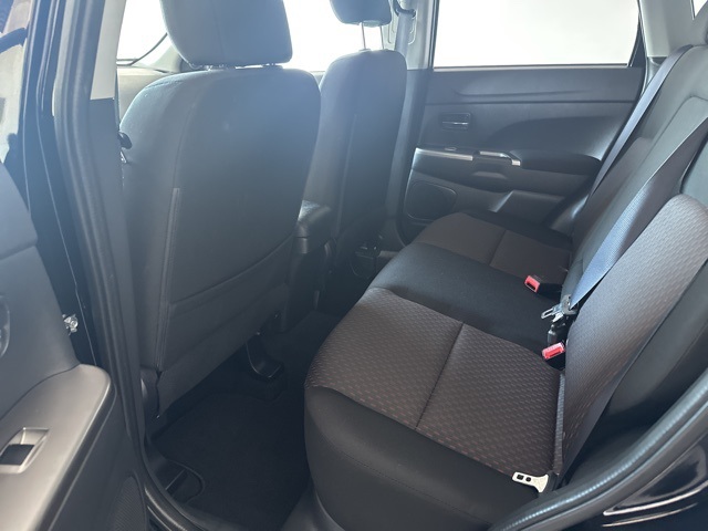 Vehicle image 14 of 32