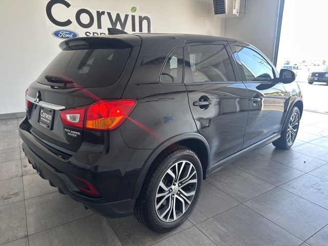 Vehicle image 4 of 32