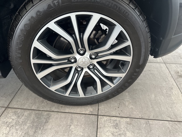 Vehicle image 8 of 32