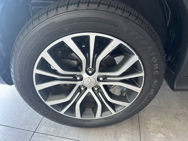 Vehicle image 9 of 32