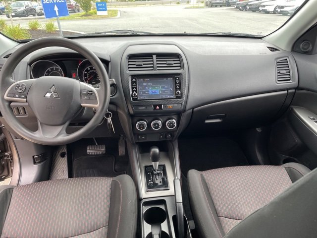Vehicle image 13 of 22