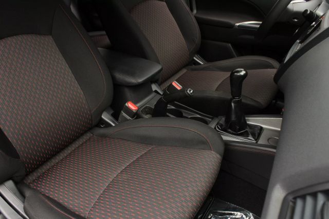 Vehicle image 33 of 41