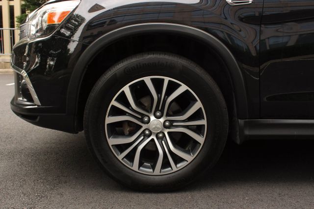 Vehicle image 12 of 41