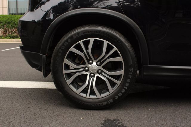 Vehicle image 9 of 41