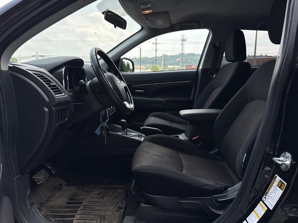 Vehicle image 7 of 21