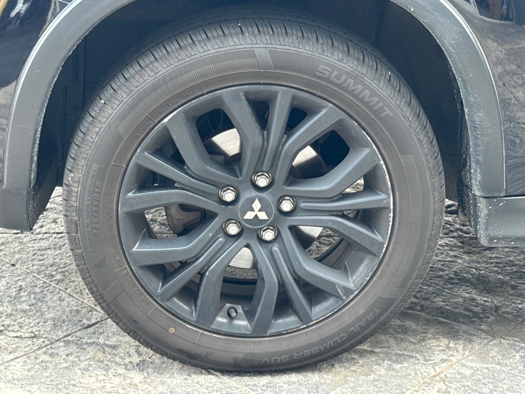 Vehicle image 6 of 21