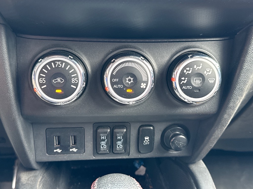 Vehicle image 11 of 21