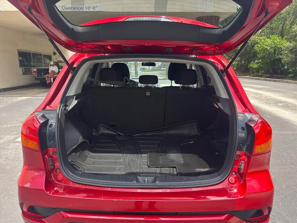 Vehicle image 14 of 28