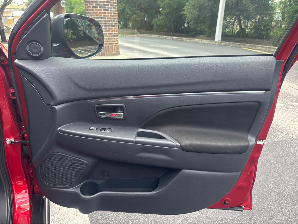 Vehicle image 20 of 28