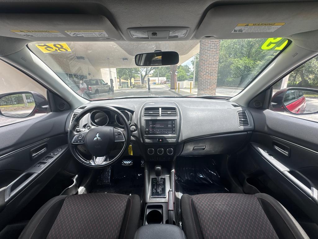 Vehicle image 21 of 28