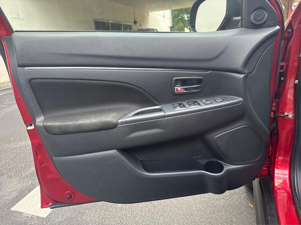 Vehicle image 19 of 28