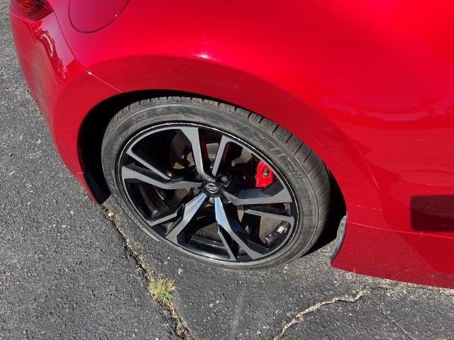 Vehicle image 10 of 16