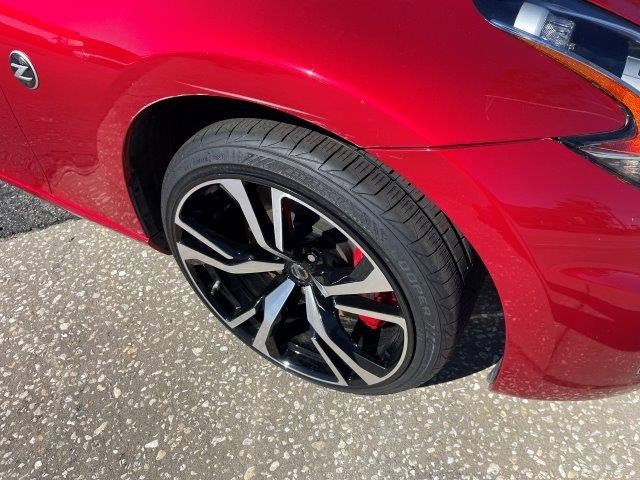 Vehicle image 9 of 16
