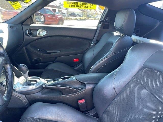 Vehicle image 11 of 16