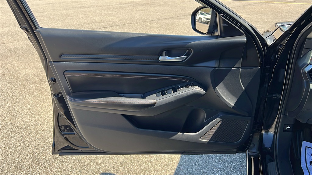 Vehicle image 10 of 49