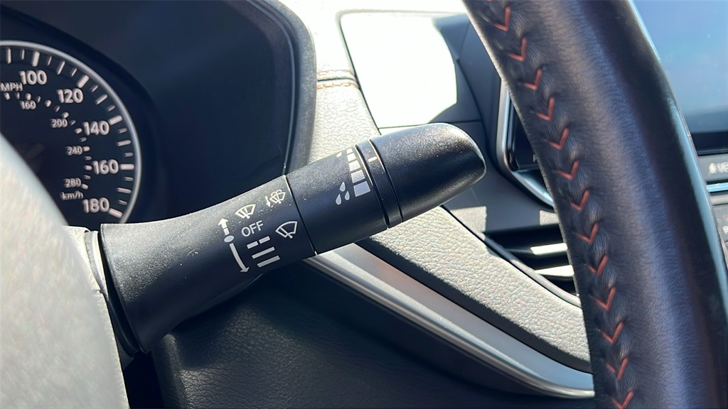 Vehicle image 21 of 49