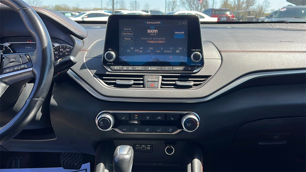 Vehicle image 25 of 49