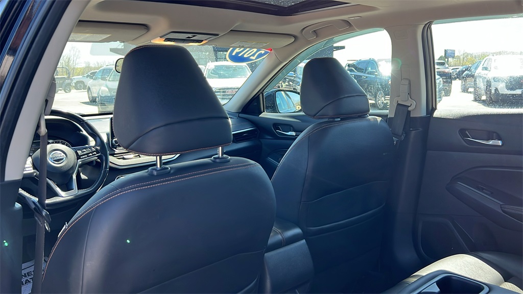 Vehicle image 36 of 49