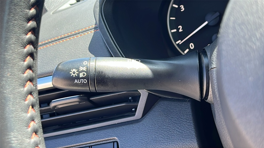 Vehicle image 17 of 49