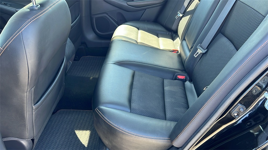 Vehicle image 33 of 49
