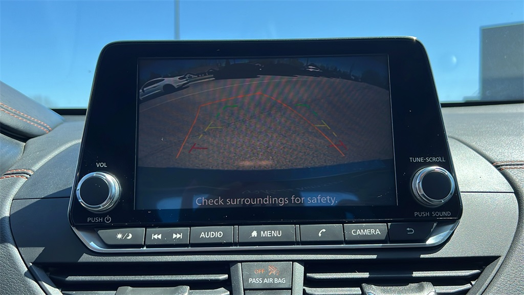 Vehicle image 28 of 49