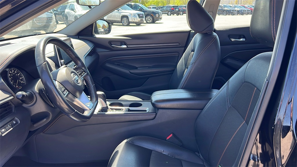 Vehicle image 9 of 49