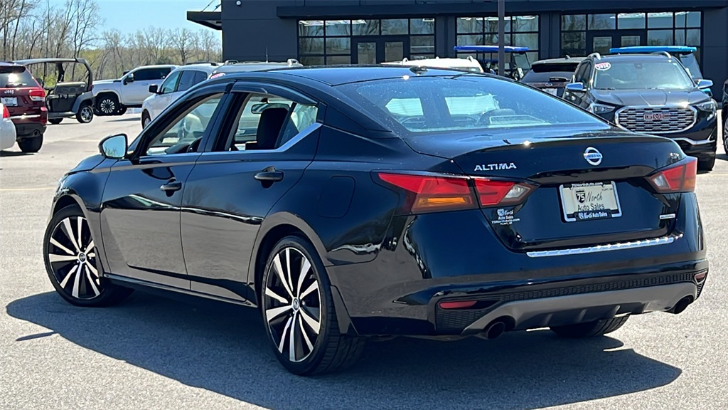 Vehicle image 7 of 49