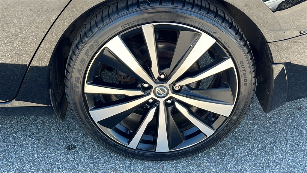 Vehicle image 39 of 49
