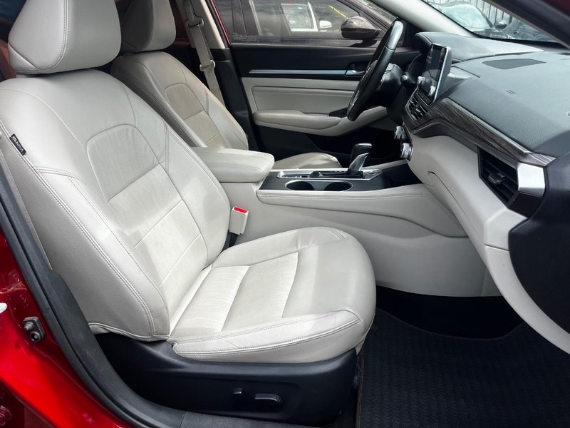 2019 Nissan Altima 2.5 Platinum Image 14 of 30