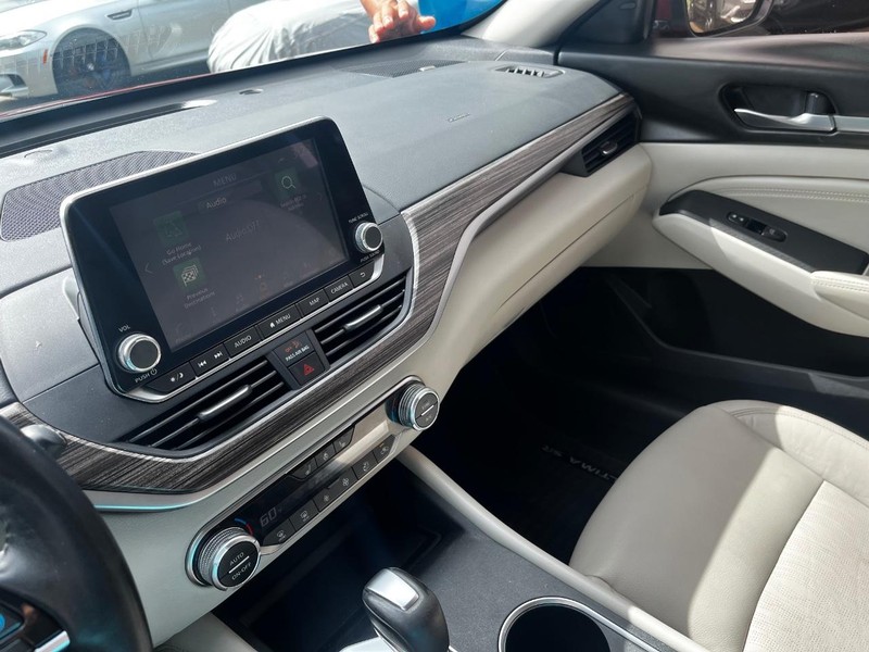 2019 Nissan Altima 2.5 Platinum Image 25 of 30