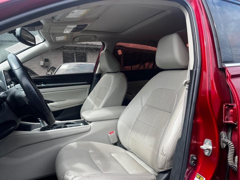 2019 Nissan Altima 2.5 Platinum Image 11 of 30