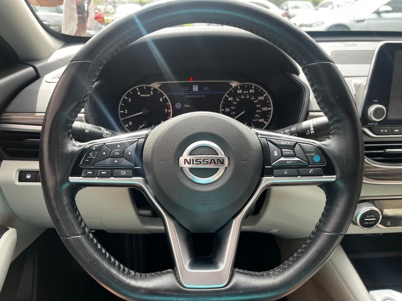 2019 Nissan Altima 2.5 Platinum Image 20 of 30