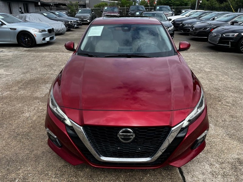 2019 Nissan Altima 2.5 Platinum Image 2 of 30