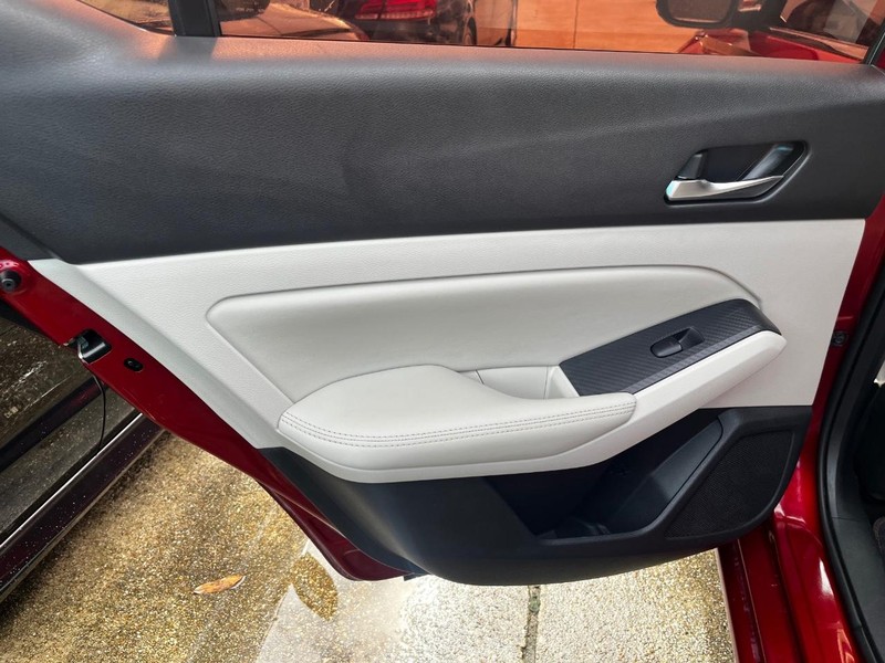 2019 Nissan Altima 2.5 Platinum Image 19 of 30