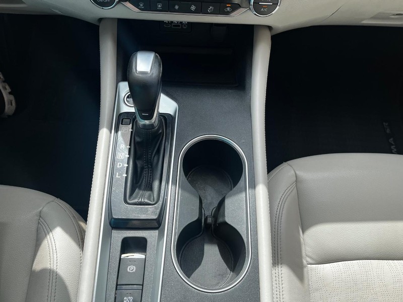 2019 Nissan Altima 2.5 Platinum Image 26 of 30