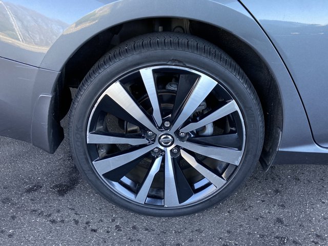 2019 Nissan Altima 2.5 Platinum Image 9 of 31