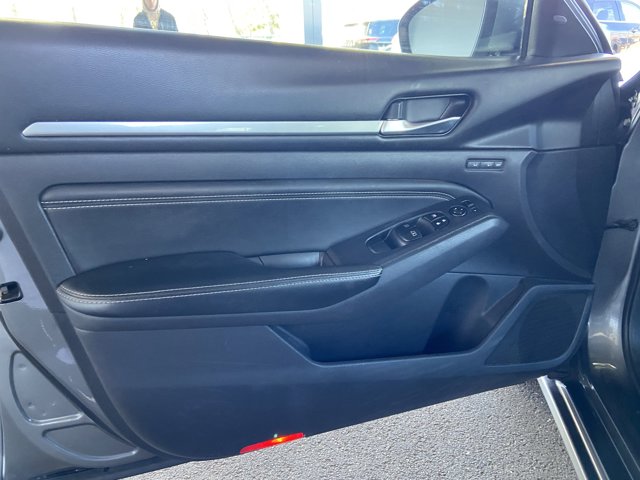 2019 Nissan Altima 2.5 Platinum Image 24 of 31