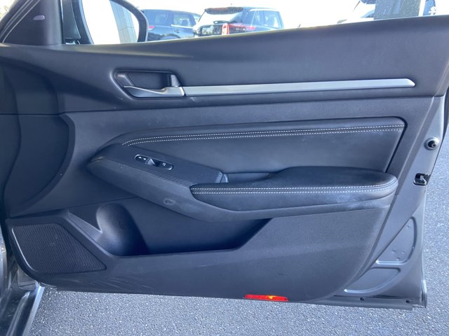 2019 Nissan Altima 2.5 Platinum Image 27 of 31
