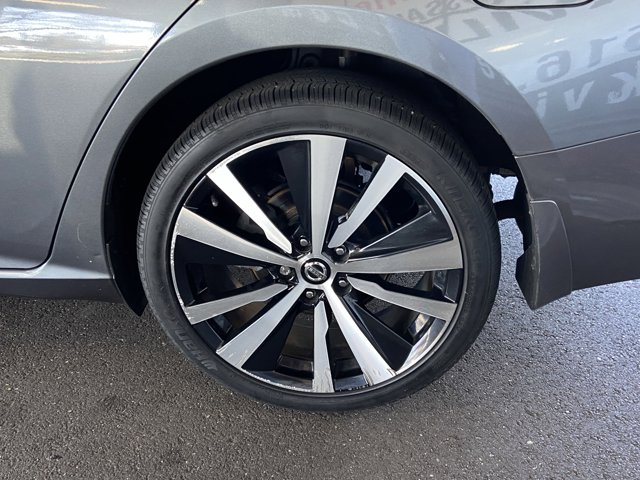 2019 Nissan Altima 2.5 Platinum Image 10 of 31