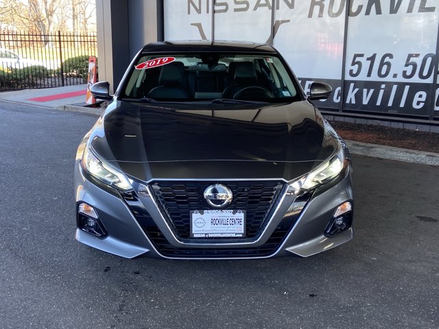 2019 Nissan Altima 2.5 Platinum Image 2 of 31