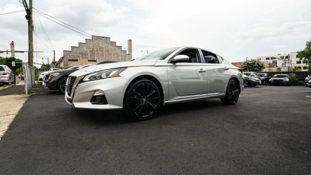 2019 Nissan Altima 2.5 Platinum Image 1 of 45