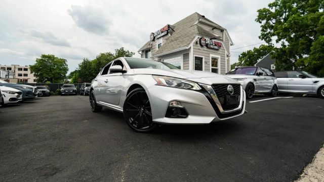 2019 Nissan Altima 2.5 Platinum Image 3 of 45